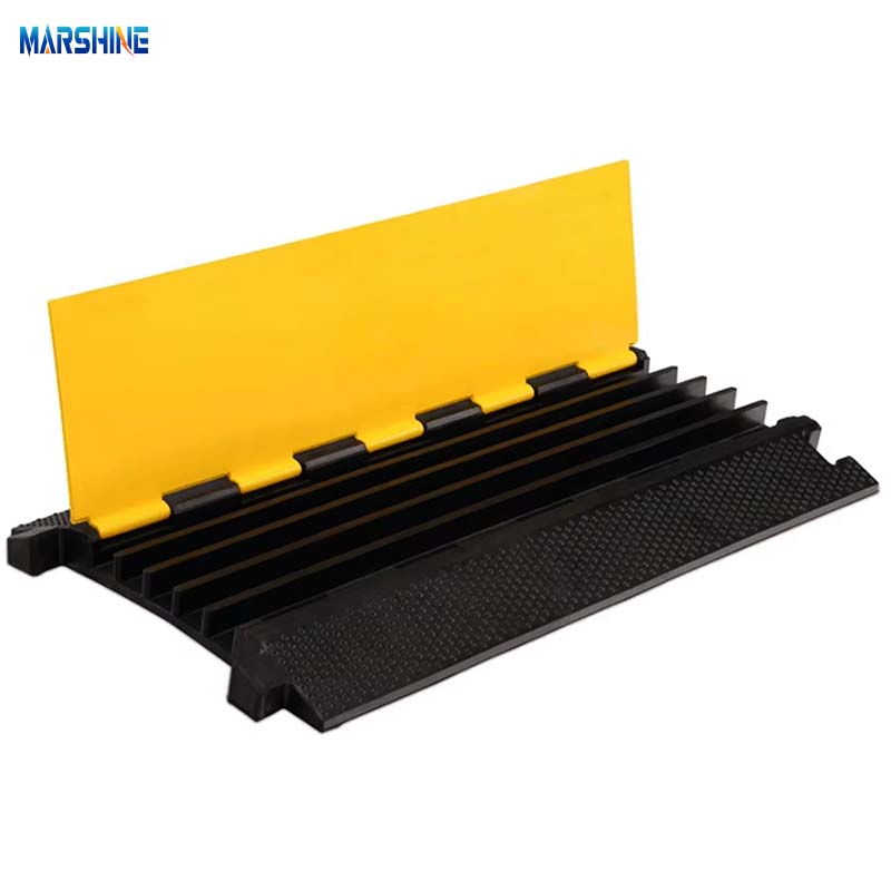 電気ケーブル カバー床ゴムおよびプラスチック電力ケーブル プロテクター